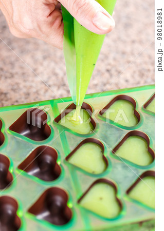 Homemade chocolate praline Homemade chocolate praline 98018981