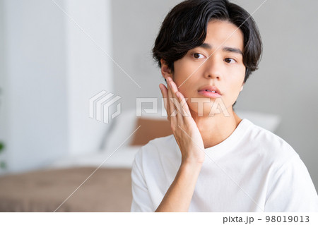 若い男性のビィーティ 若い男性のビィーティ 98019013