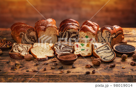 Assortment of sweet bread loaf Assortment of sweet bread loaf 98019014