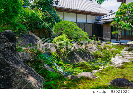 小松尾寺こと四国霊場第67番札所「大興寺」の苔庭 98021026