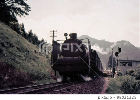 昭和42年 磐越東線D60牽引旅客列車 江田信号所 福島県 古いカラー写真 昭和42年 磐越東線D60牽引旅客列車 江田信号所 福島県 古いカラー写真 98021225