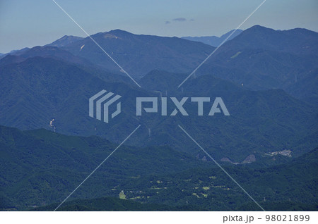 道志山塊の杓子山より奥秩父山塊を望む 道志山塊の杓子山より奥秩父山塊を望む 98021899