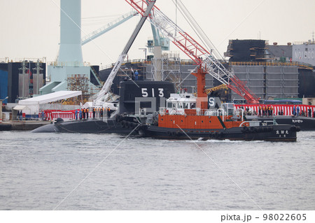 潜水艦「たいげい」とタグボート 潜水艦「たいげい」とタグボート 98022605