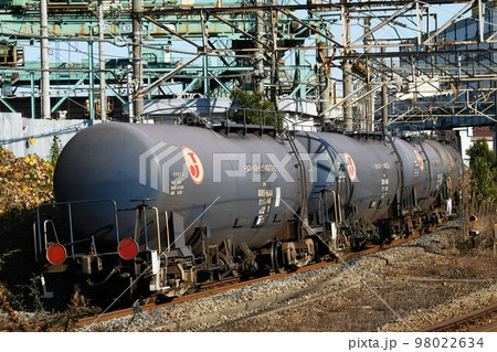 京浜工業地帯をゆくタキ1000形貨車 98022634