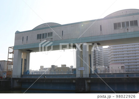 大阪府大阪市城東区今福南にある「城北寝屋川口水門」 98022926