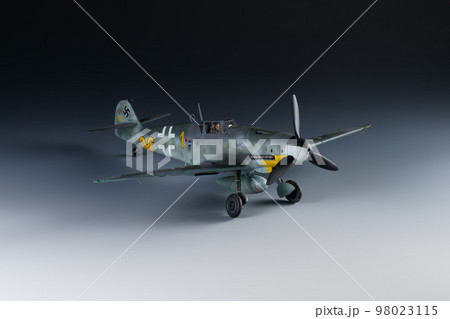 1/32scale MESSERSCHMITT BF 109G-6 YELLOW 1 1/32scale MESSERSCHMITT BF 109G-6 YELLOW 1 98023115