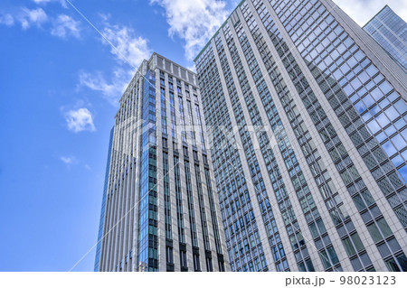 東京の都市風景 東京駅前の高層ビル群 東京の都市風景 東京駅前の高層ビル群 98023123