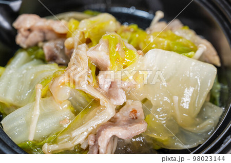 白菜と豚肉の炒め物 98023144