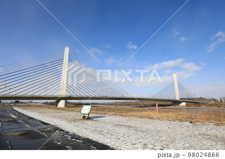 河川敷から撮る十勝大橋 98024866