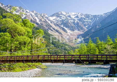 絶景!新緑の上高地【朝の河童橋周辺】 絶景!新緑の上高地【朝の河童橋周辺】 98030190