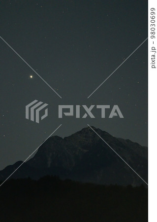 北杜市武川町、甲斐駒の上でひときわ輝く木星 北杜市武川町、甲斐駒の上でひときわ輝く木星 98030699