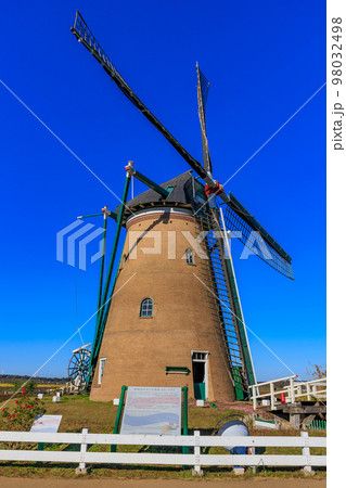 千葉県　佐倉市にある佐倉ふるさと広場（オランダ風車） 98032498