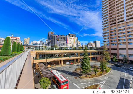千葉県　市川市　市川駅付近の都市風景　市川駅南口ロータリー 98032521