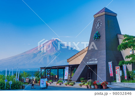 （山梨県）河口湖自然生活館　富士山 98032846