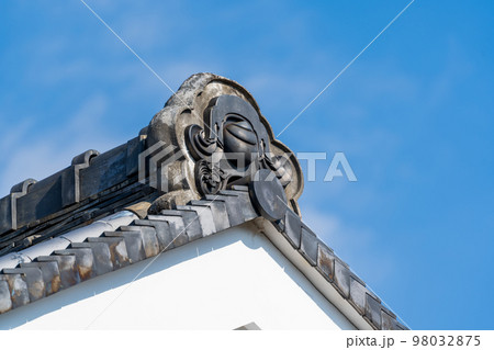 日本家屋の瓦 98032875