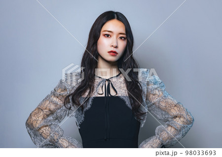 女性のファッションポートレート 女性のファッションポートレート 98033693