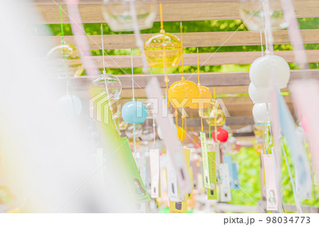 夏の風鈴の風景 98034773