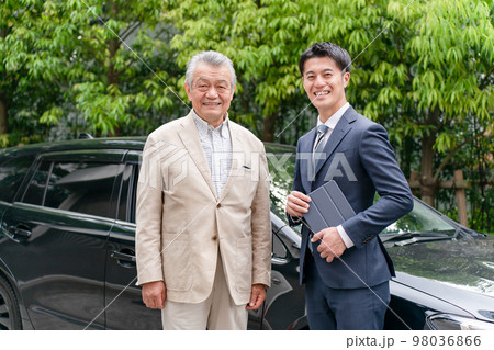 車　ビジネス　ディーラー　2人 98036866