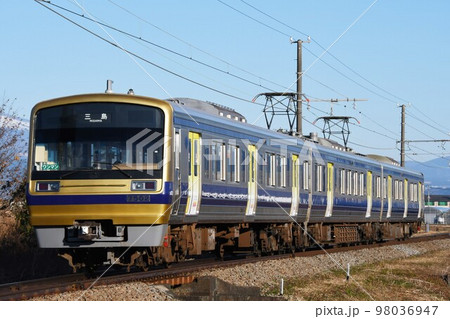 冬晴れの駿豆線をゆく伊豆箱根鉄道7000系 冬晴れの駿豆線をゆく伊豆箱根鉄道7000系 98036947