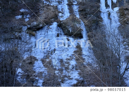 奥秩父中津川の氷壁 奥秩父中津川の氷壁 98037015