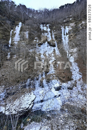 奥秩父中津川の氷壁 98037016