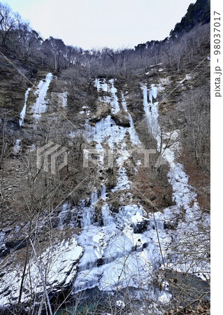 奥秩父中津川の氷壁 98037017