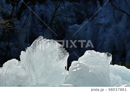 小鹿野町尾ノ内渓谷の尾ノ内百景氷柱 小鹿野町尾ノ内渓谷の尾ノ内百景氷柱 98037861