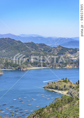 気仙沼 海と船と町と 98037895