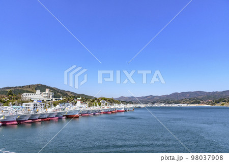 気仙沼 海と船と町と 98037908