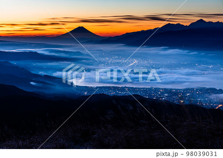 【長野県･諏訪】富士山と諏訪湖の見える高ポッチ高原 98039031