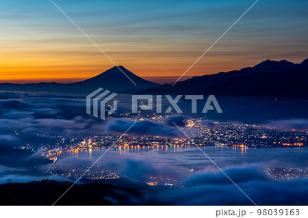 【長野県･諏訪】富士山と諏訪湖の見える高ポッチ高原 98039163