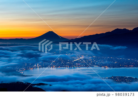 【長野県･諏訪】富士山と諏訪湖の見える高ポッチ高原 98039173