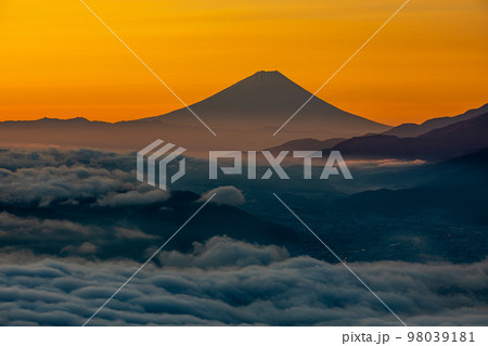 【長野県･諏訪】富士山と諏訪湖の見える高ポッチ高原 98039181