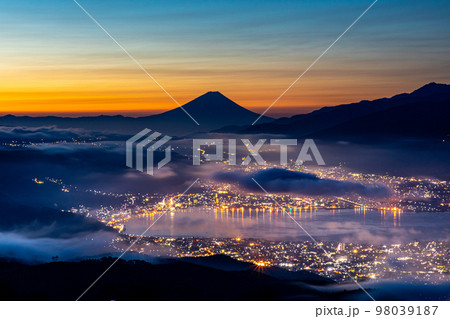 【長野県･諏訪】富士山と諏訪湖の見える高ポッチ高原 98039187