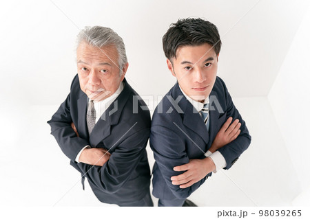 ビジナスマン　2人　俯瞰　やる気 98039265