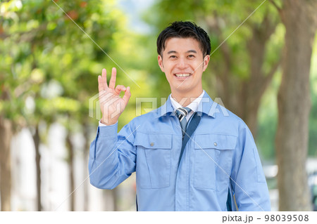 ビジネスイメージ 作業着の男性 OK ビジネスイメージ 作業着の男性 OK 98039508