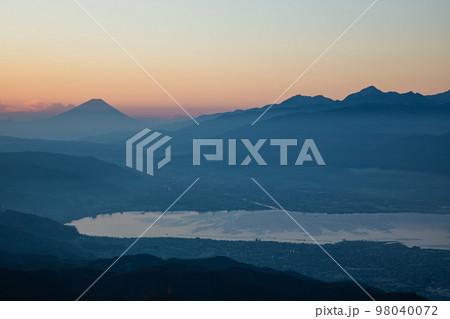 【長野県・諏訪】富士山と諏訪湖の見える高ポッチ高原 【長野県・諏訪】富士山と諏訪湖の見える高ポッチ高原 98040072