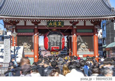 東京の都市風景　雷門 98040530