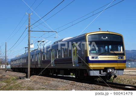 冬晴れの駿豆線をゆく伊豆箱根鉄道7000系 冬晴れの駿豆線をゆく伊豆箱根鉄道7000系 98041479