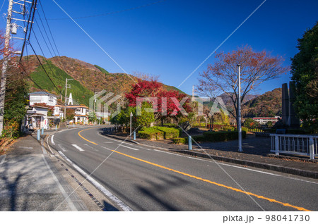 丹沢湖畔の町並み 98041730