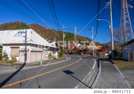 丹沢湖畔の町並み 98041733