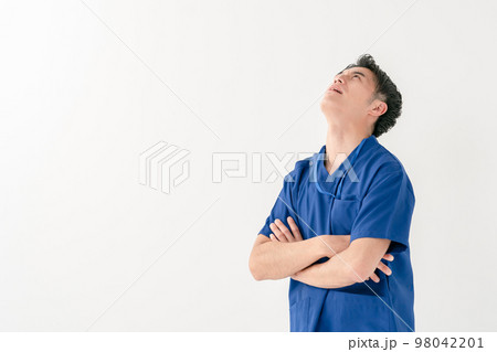 ドクター　悩む　医療 98042201