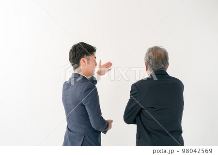 ビジネスイメージ 商談 後ろ姿 ビジネスイメージ 商談 後ろ姿 98042569