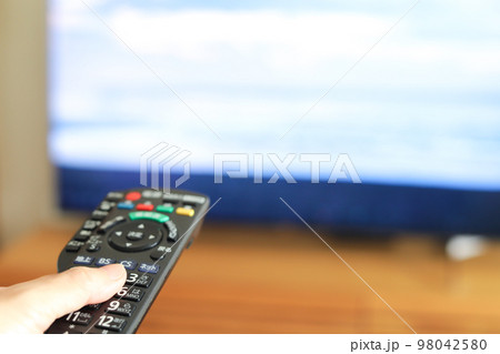 テレビのリモコンでつける手元 98042580
