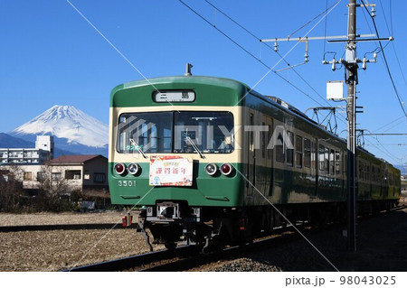 冬晴れの駿豆線をゆく伊豆箱根鉄道3000系 冬晴れの駿豆線をゆく伊豆箱根鉄道3000系 98043025