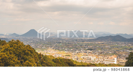 大麻山からの善通寺市の風景 98043868