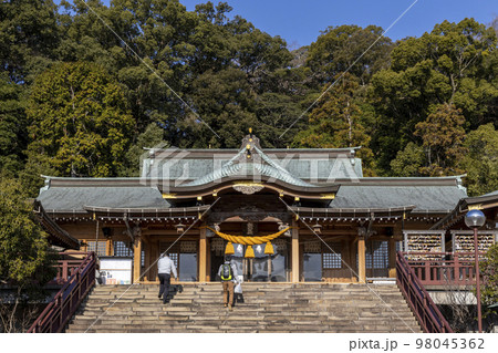 鎮西大社 諏訪神社の拝殿【長崎県長崎市上西山町】 98045362