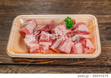 パックに入った煮込み用角切り牛肉 パックに入った煮込み用角切り牛肉 98045879