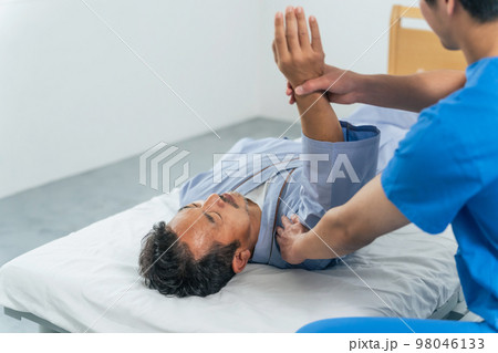 肩のリハビリ ストレッチ マッサージ 肩のリハビリ ストレッチ マッサージ 98046133