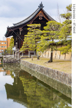 古都京都　世界遺産　東寺　南大門 98046201